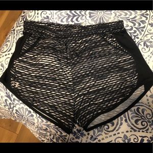 Under Armour shorts size small
